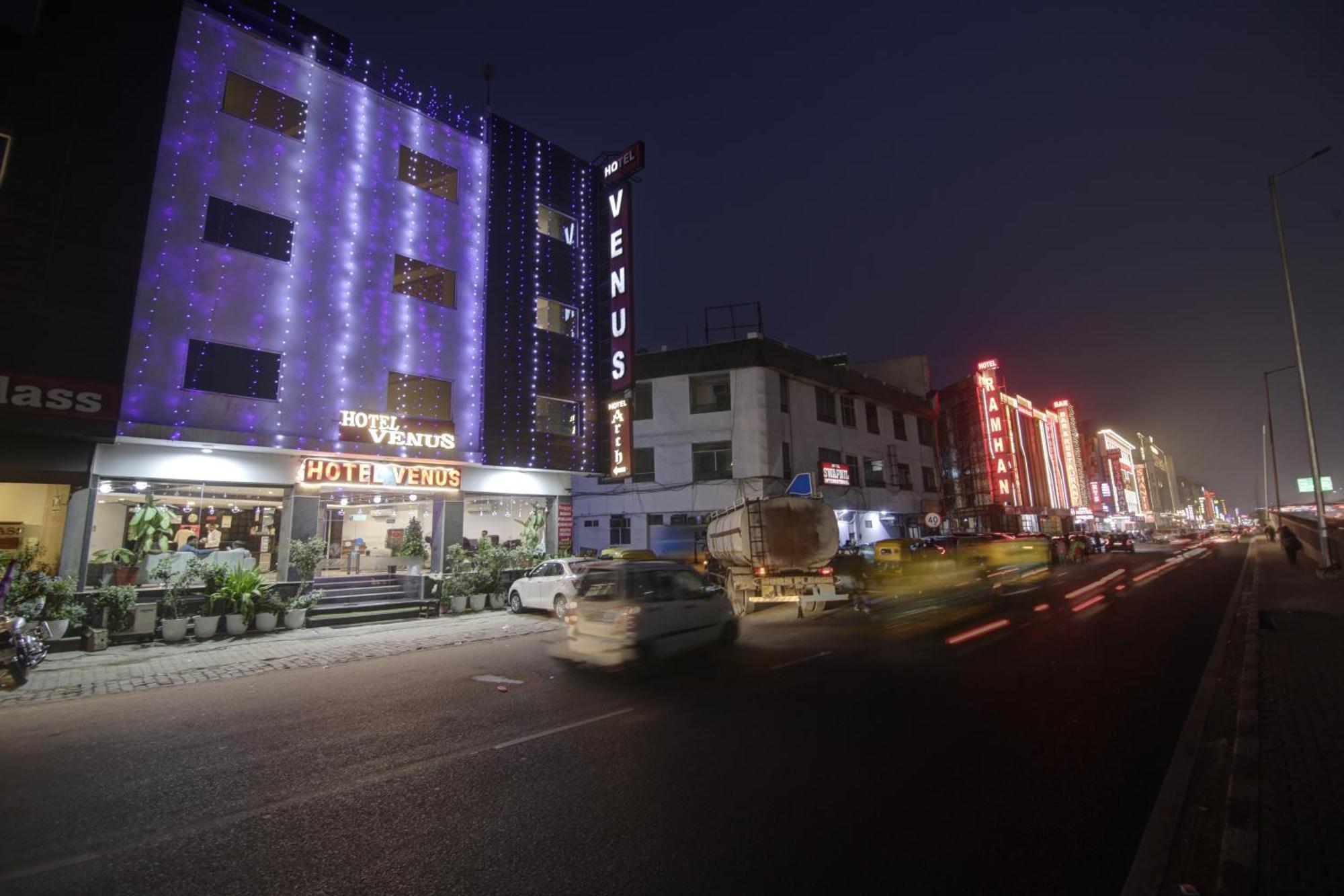 Hotel Venus Plaza New Delhi Exterior photo